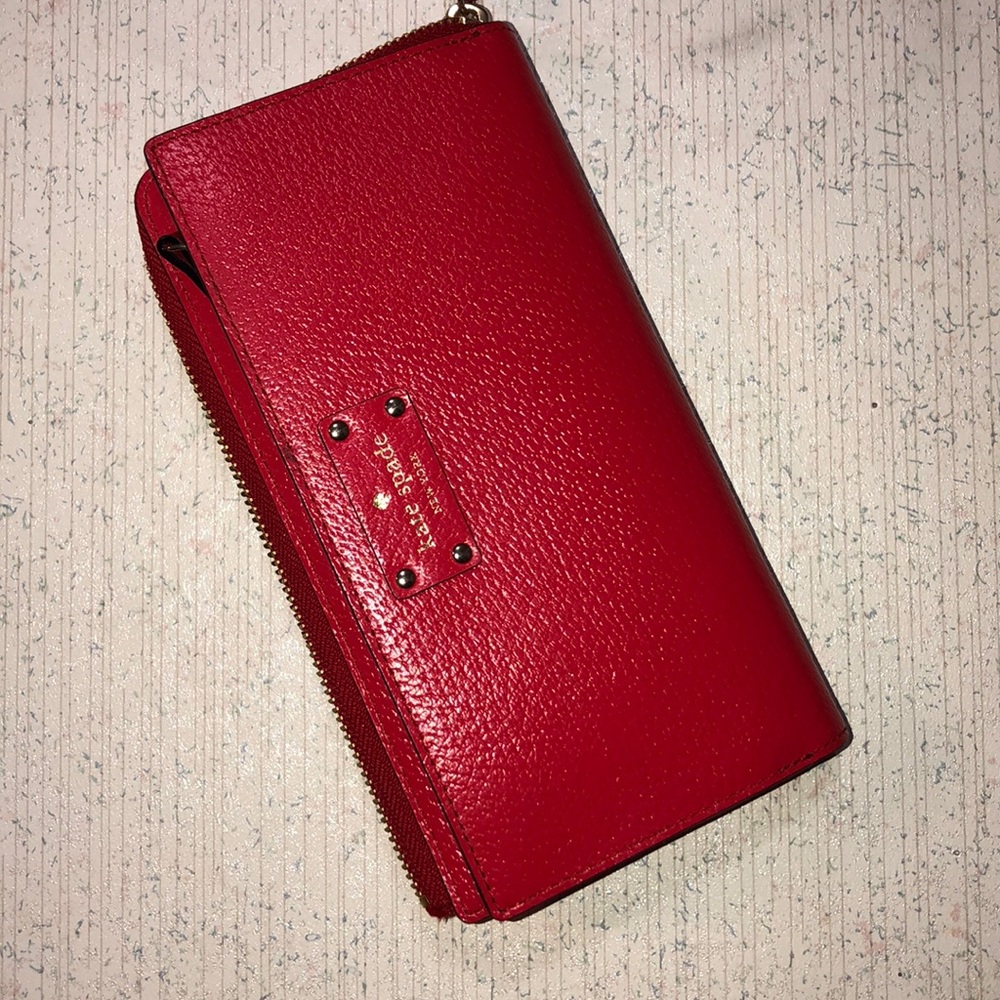 ♠️Kate Spade wristlet🔴